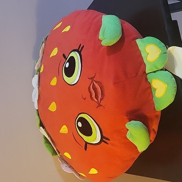 2013 Moose Shopkins Strawberry Kiss with White Flowers 16" Pillow Plush - Picture 5 of 5